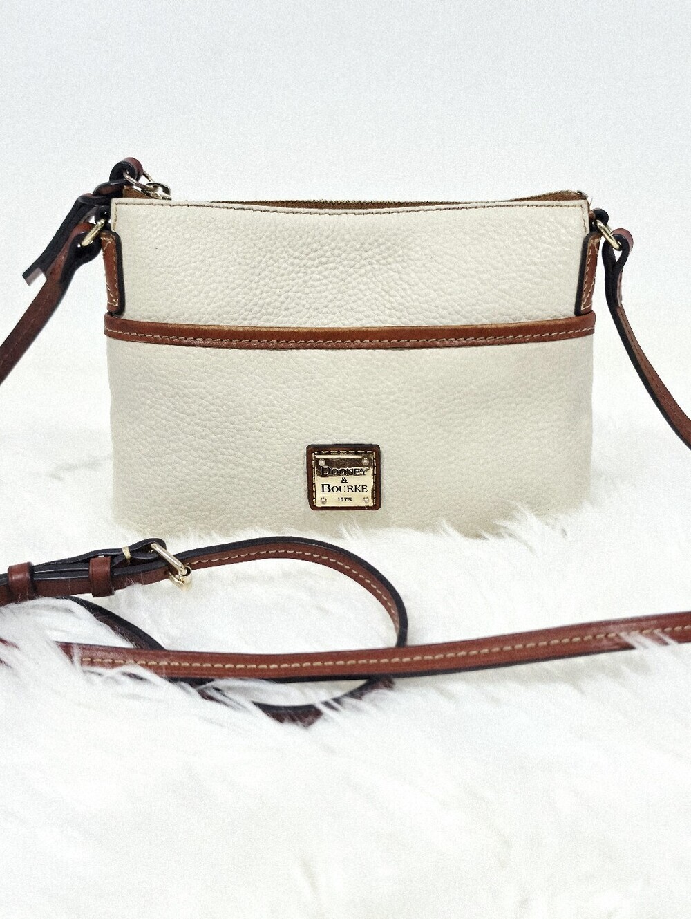 Dooney & Bourke Ivory Pebbled Leather Crossbody Bag Red Lining Pre Owned